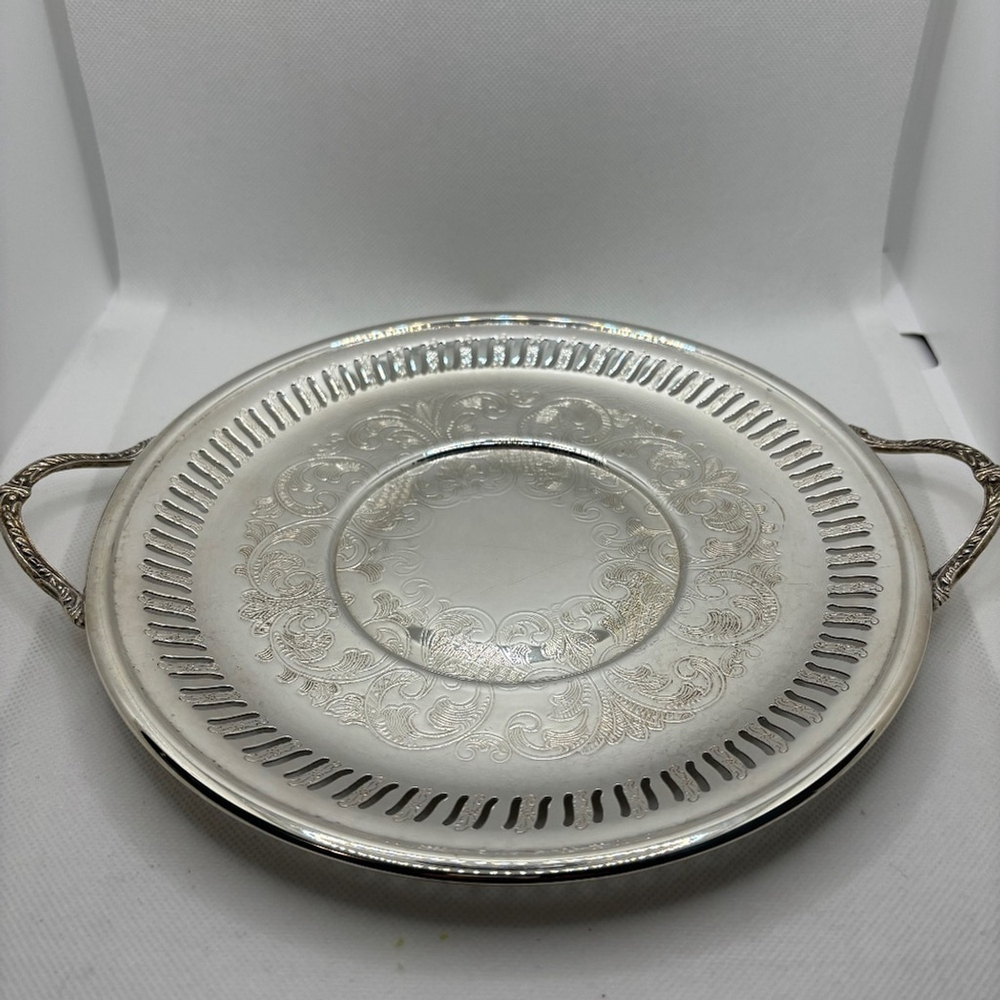 Viking Plate 8 3/4" w/ lead mount Handles E.P Copper Made in Canada Silverplated